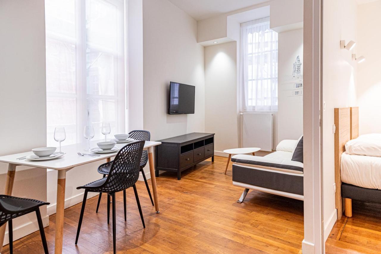 Croix Paquet - A Apartment *