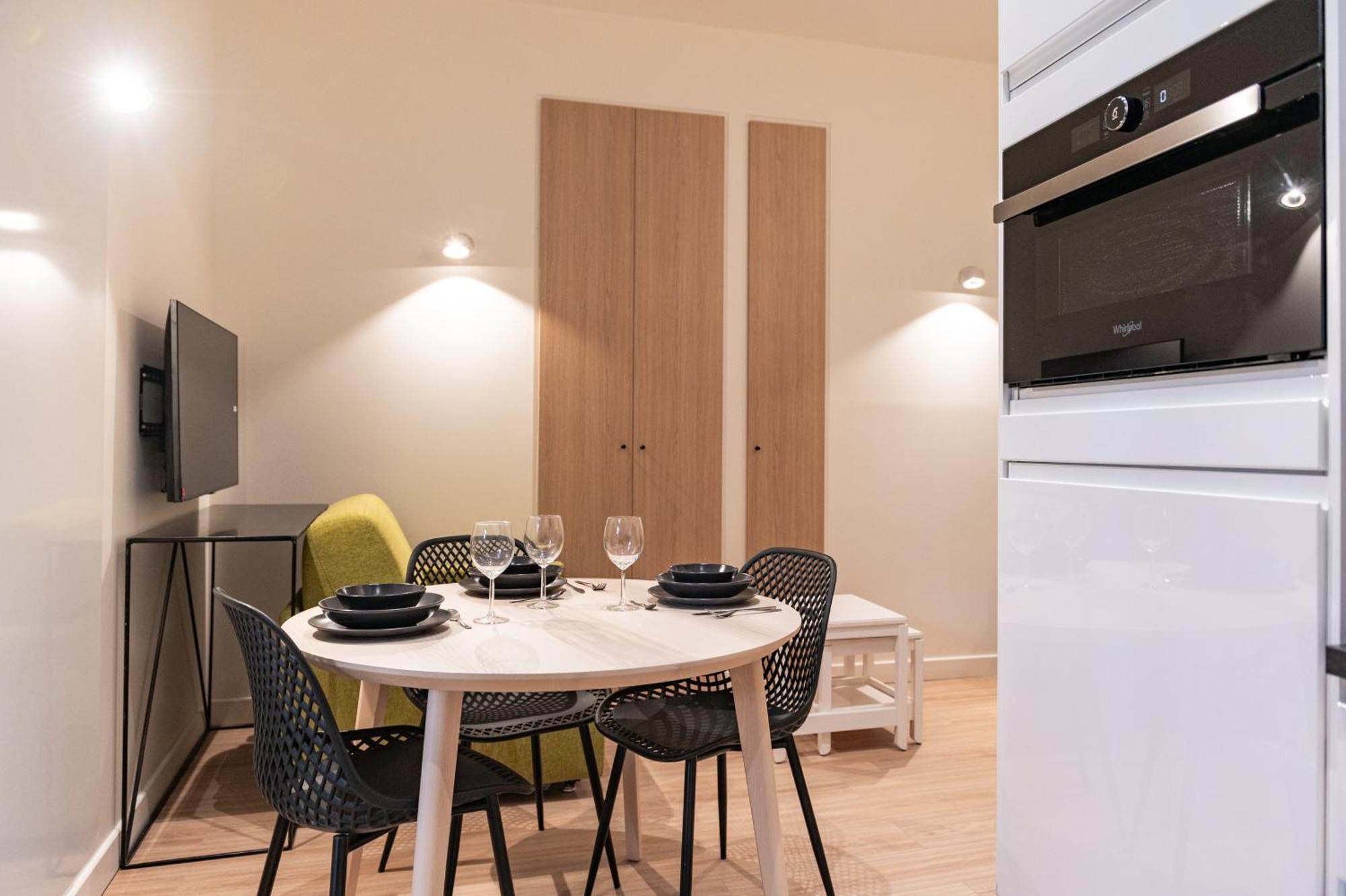 Croix Paquet - A Apartment *
