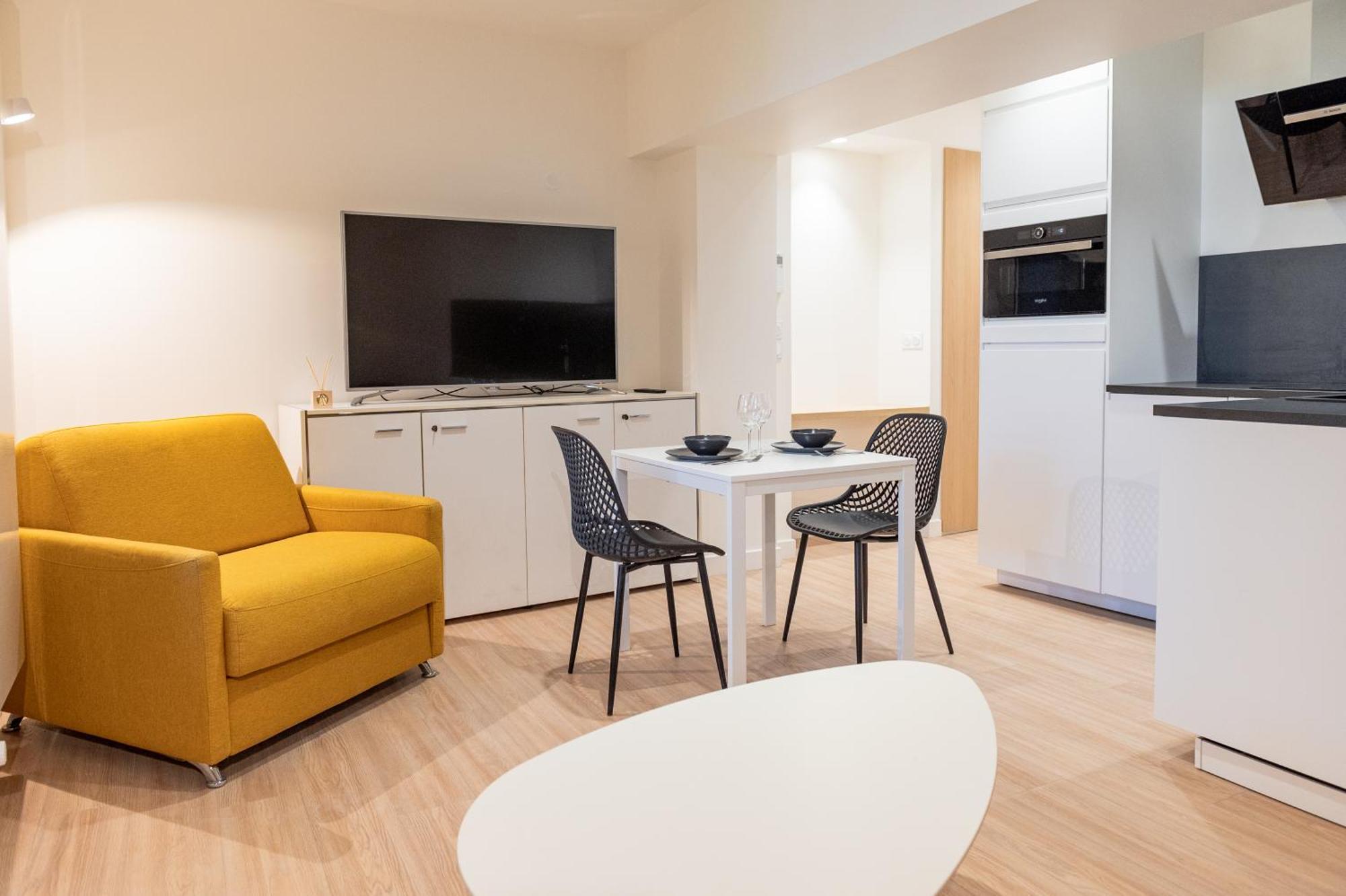 Croix Paquet - A Apartment *