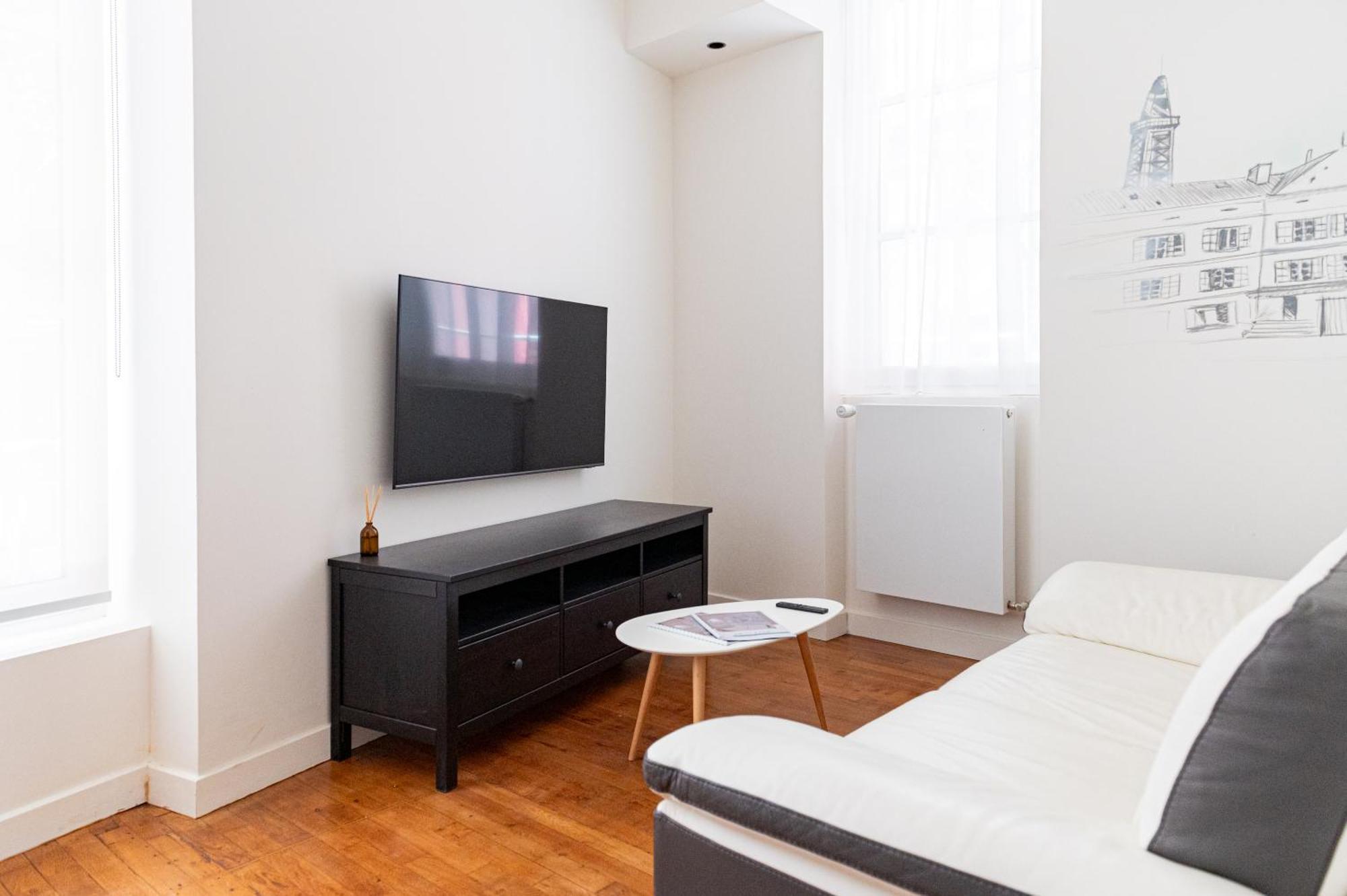 Croix Paquet - A Apartment *