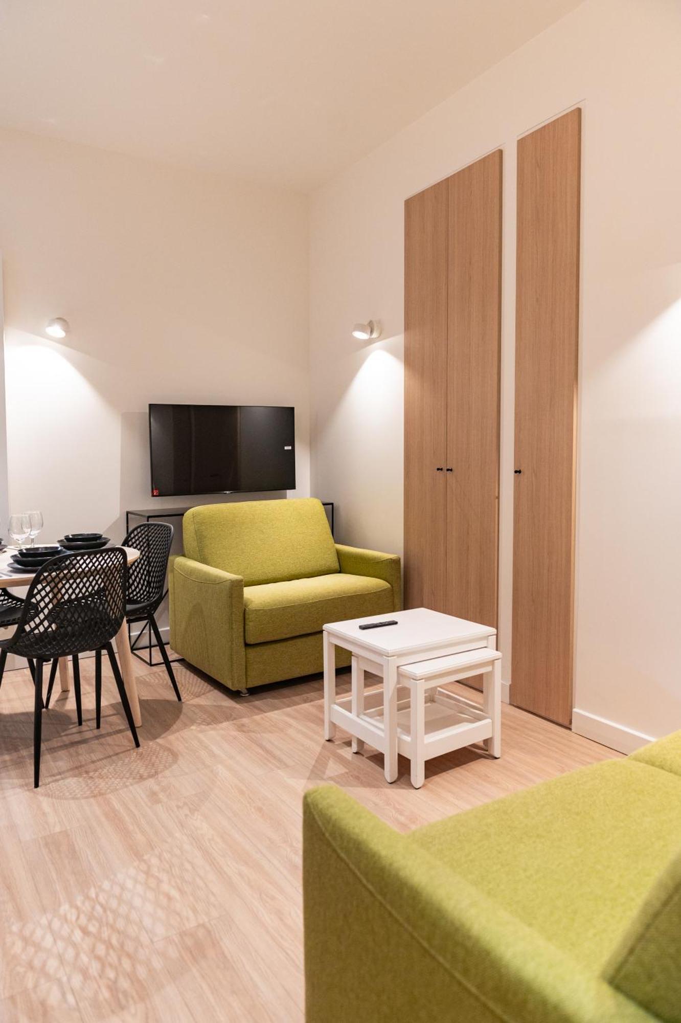 Croix Paquet - A Apartment *